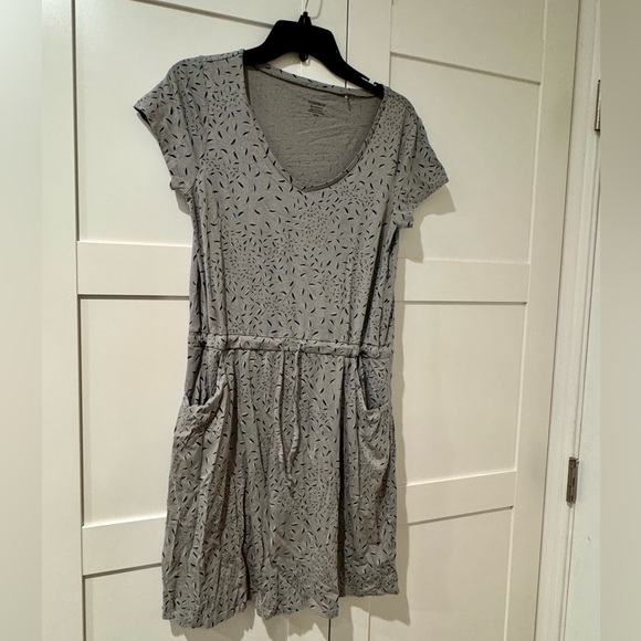 Toad&Co Dresses & Skirts - Toad&Co Gray Mini Dress with blue accents, pockets, tie waist. Small-Medium.
